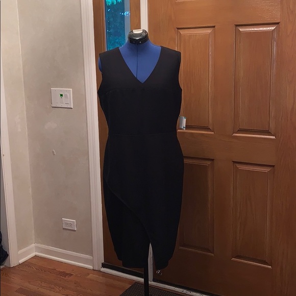 Sleeveless Black Dress - Picture 1 of 8